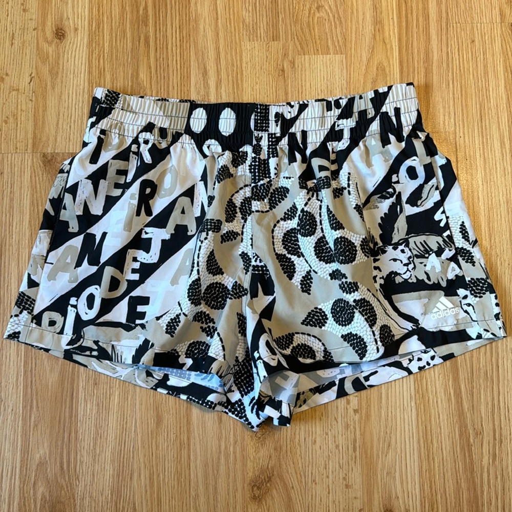 Adidas PRIME GREEN shorts ✨ size M
